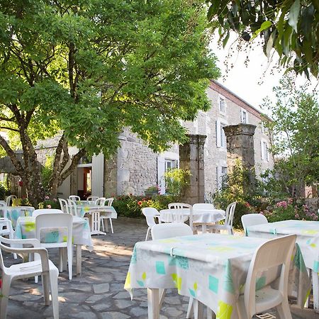 Hotel Restaurant Le Sully Saint-Saud-Lacoussière Dış mekan fotoğraf