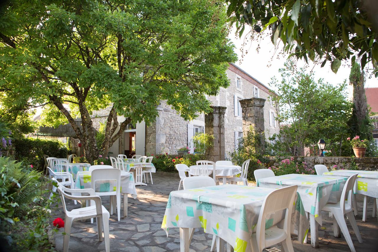 Hotel Restaurant Le Sully Saint-Saud-Lacoussière Dış mekan fotoğraf
