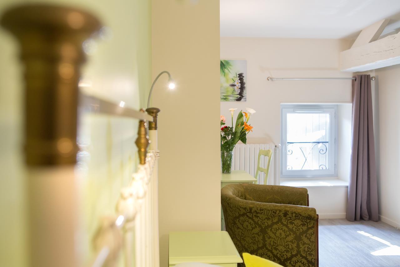 Hotel Restaurant Le Sully Saint-Saud-Lacoussière Dış mekan fotoğraf